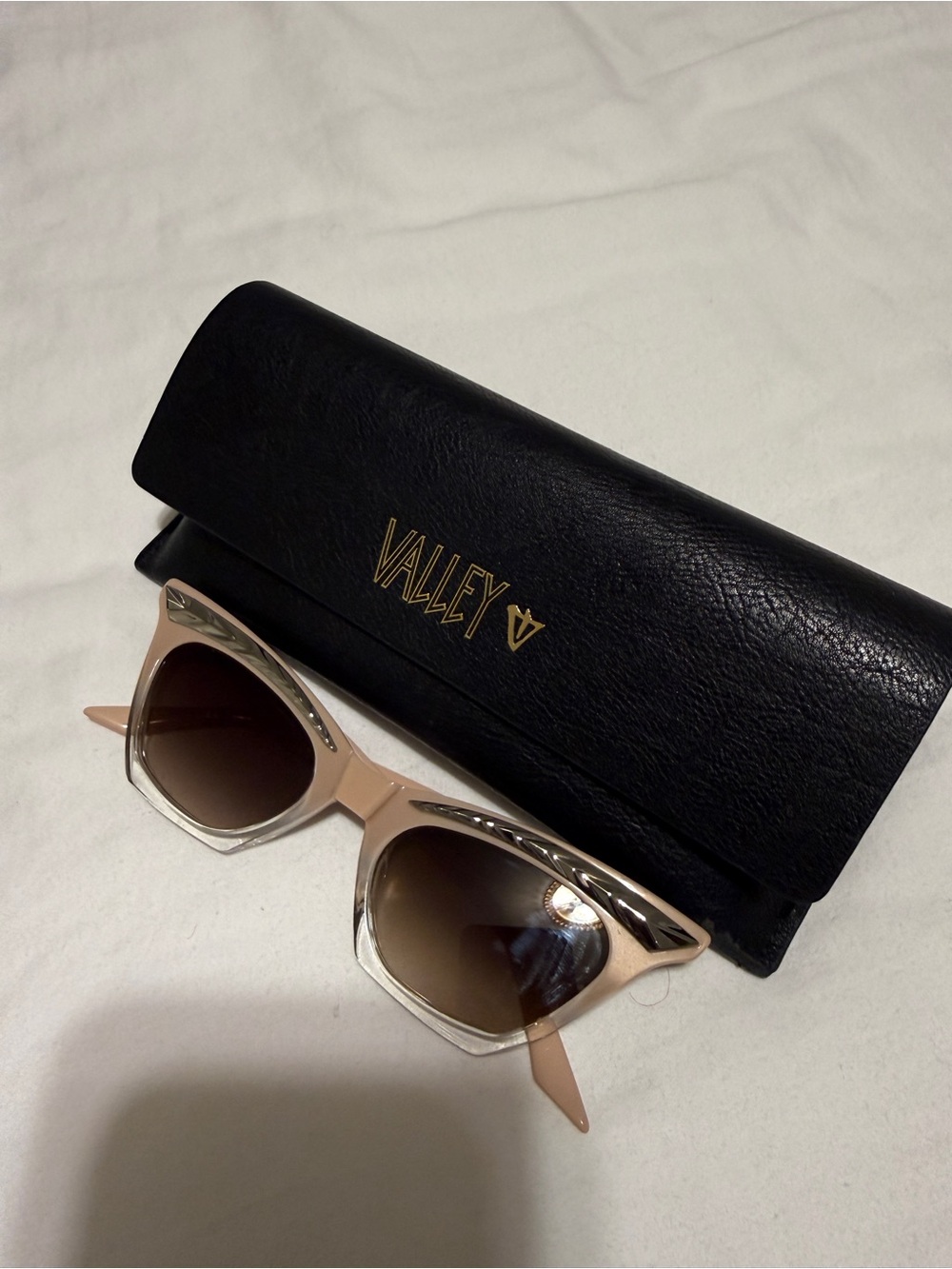 Valley Eyewear Beige and Brown Cat Eye Sunglasses
